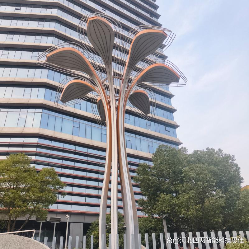 光伏树应用图鉴:从零碳公园到智慧工厂的"绿色地标"